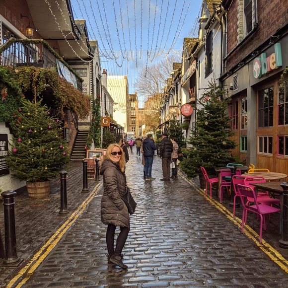 Meet your Posher, Karen - Picture 1 of 1